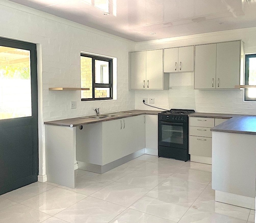 To Let 2 Bedroom Property for Rent in Crofters Valley Western Cape